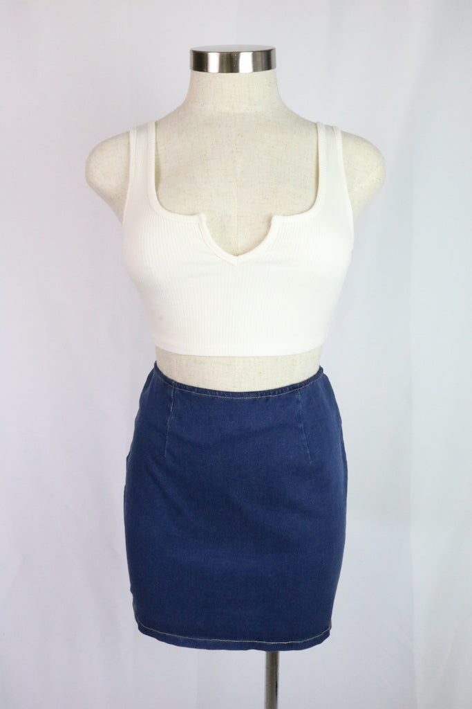 ~Stretchy denim skirt  ~Featured top: Larissa Top  ~Fabric: cotton / spandex
