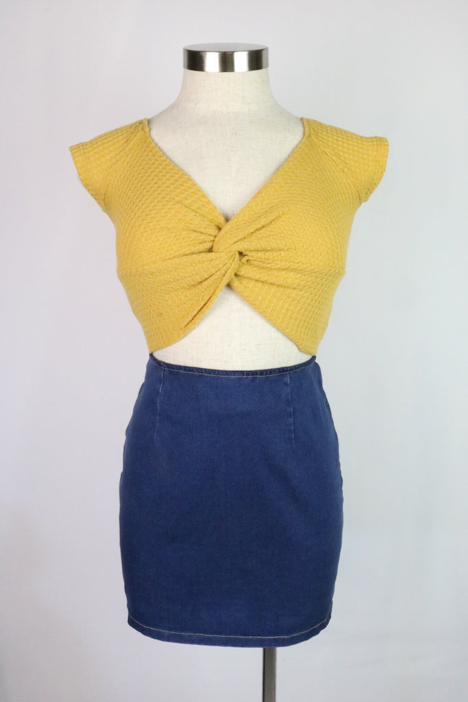 ~Featuring twist front detail  ~Color: Mustard ~Fabric: Polyester / Rayon / Spandex