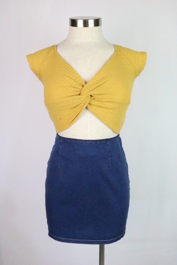 ~Featuring twist front detail  ~Color: Mustard ~Fabric: Polyester / Rayon / Spandex